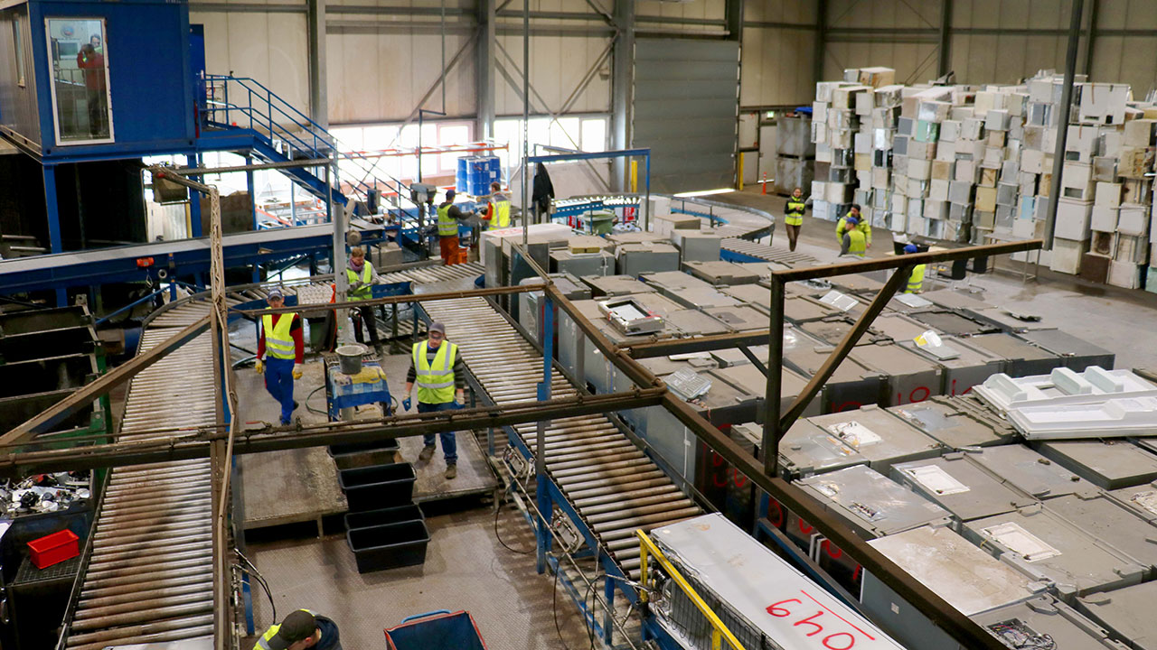 Entfrachtungsstrecke bei STENA Recycling in Baumholder