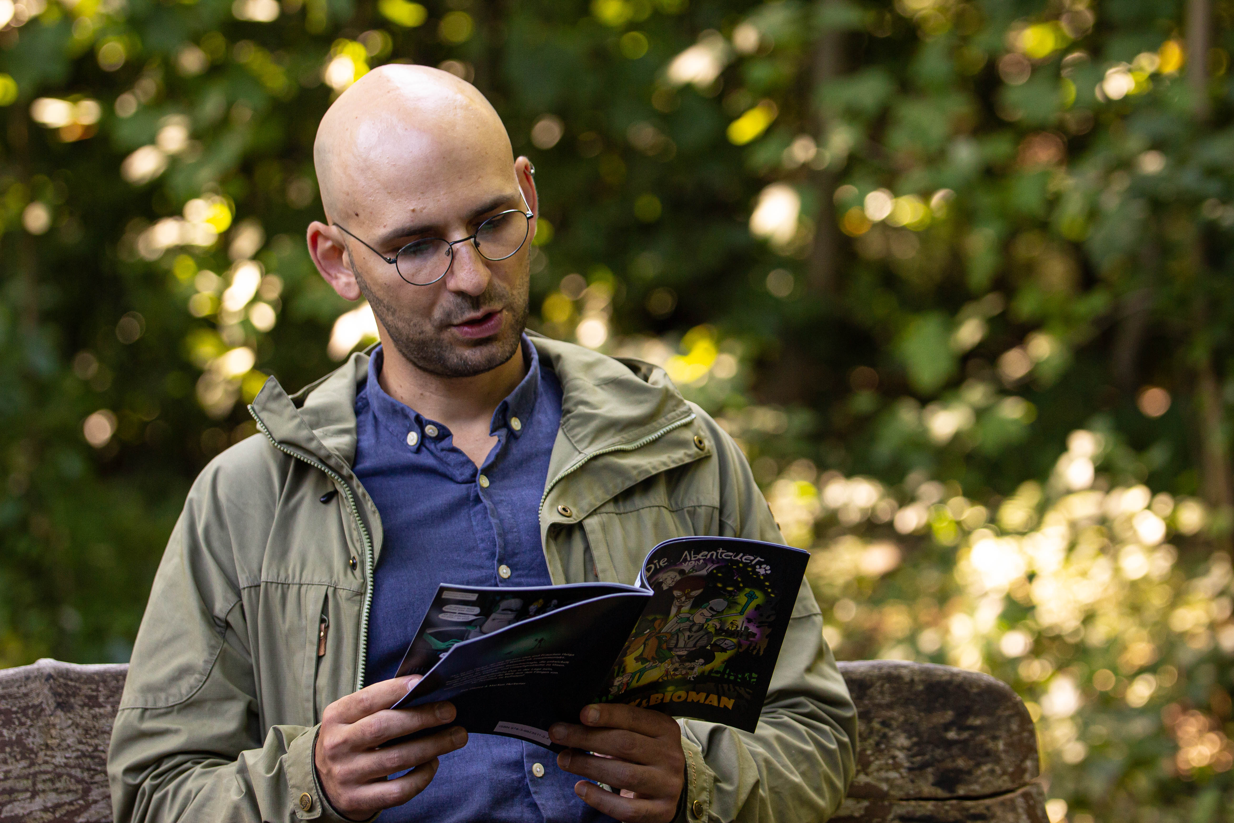 Alex Giurca - Im Wald beim Vorlesen