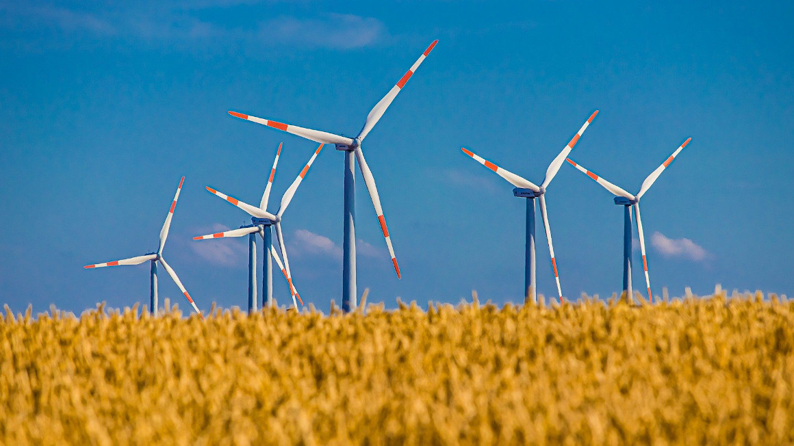 Windräder auf dem Feld