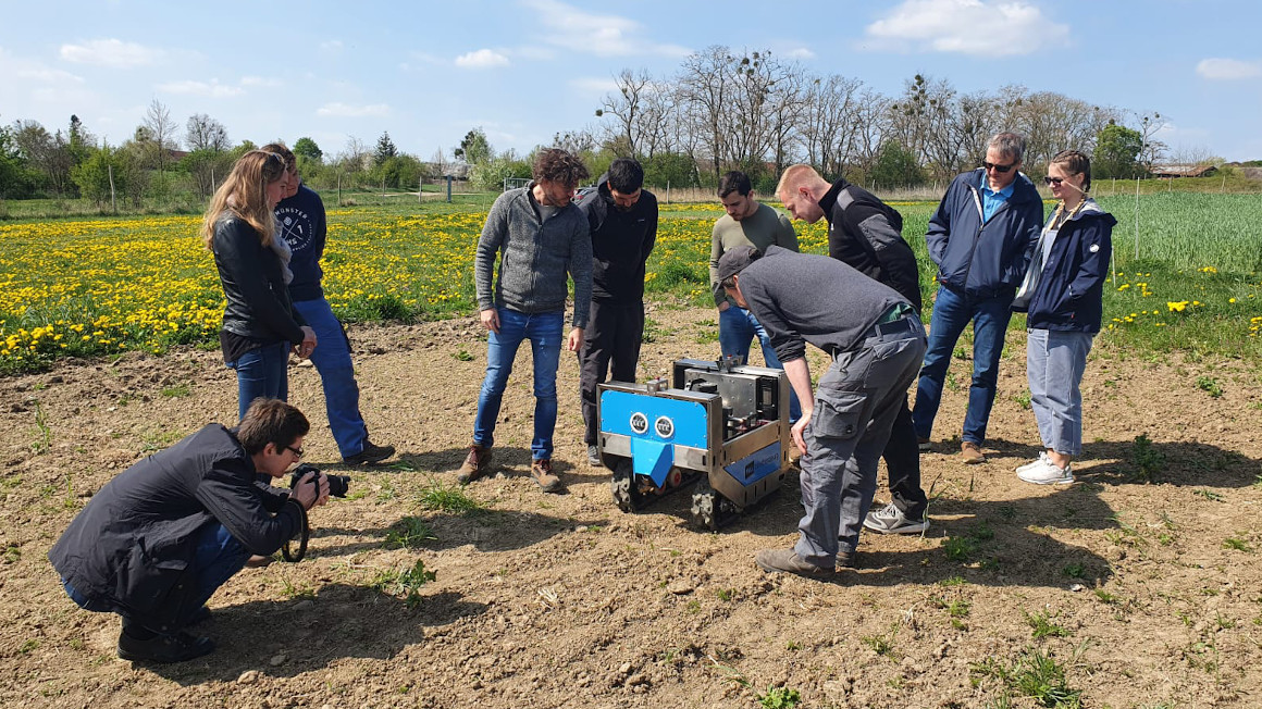 KI-basierter Roboter unterstützt beim Zuckerrübenanbau – Erster Testlauf auf der Lehr- und Forschungsstation Gut Wilmersdorf (Brandenburg)