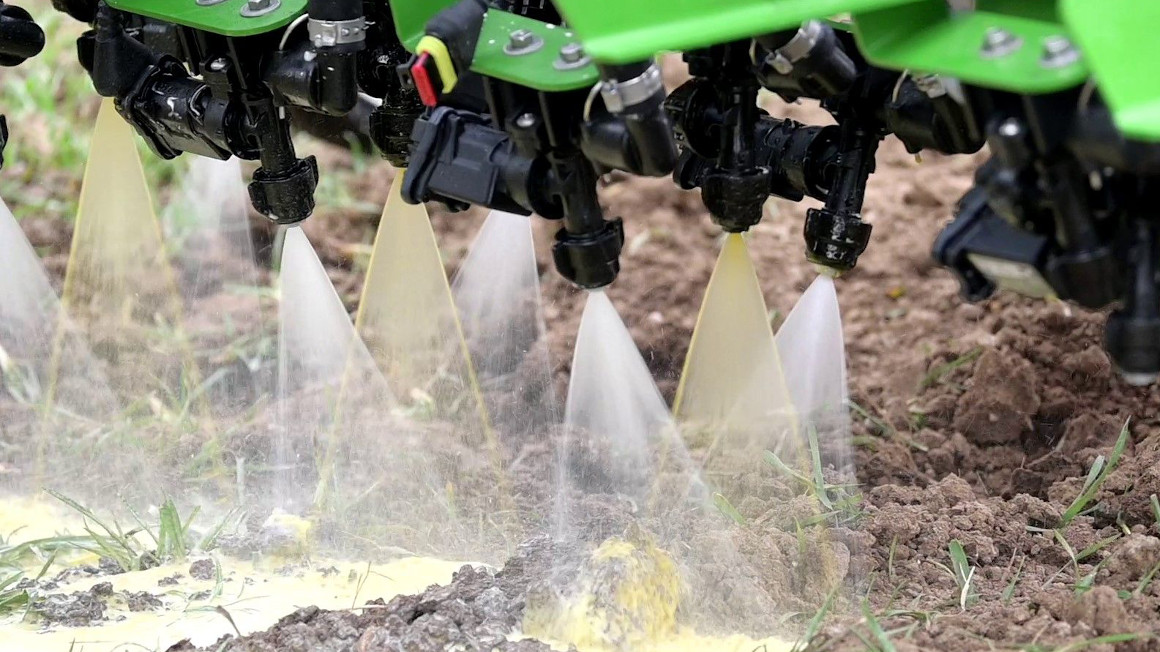 In einem von der Deutschen Bundesstiftung Umwelt (DBU) geförderten Vorhaben wird ein umweltschonendes Mulchverfahren als Alternative zum Einsatz von Herbiziden entwickelt.