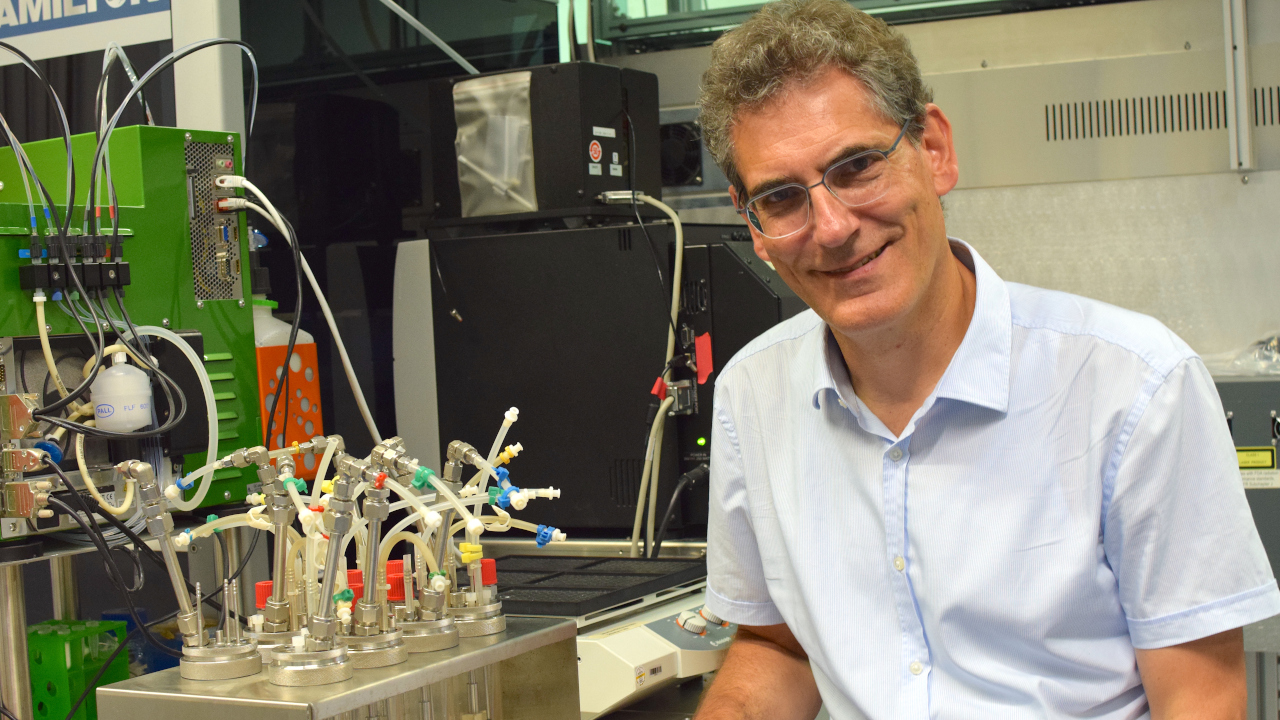 Peter Neubauer in seinem Biotech-Labor an der TUB