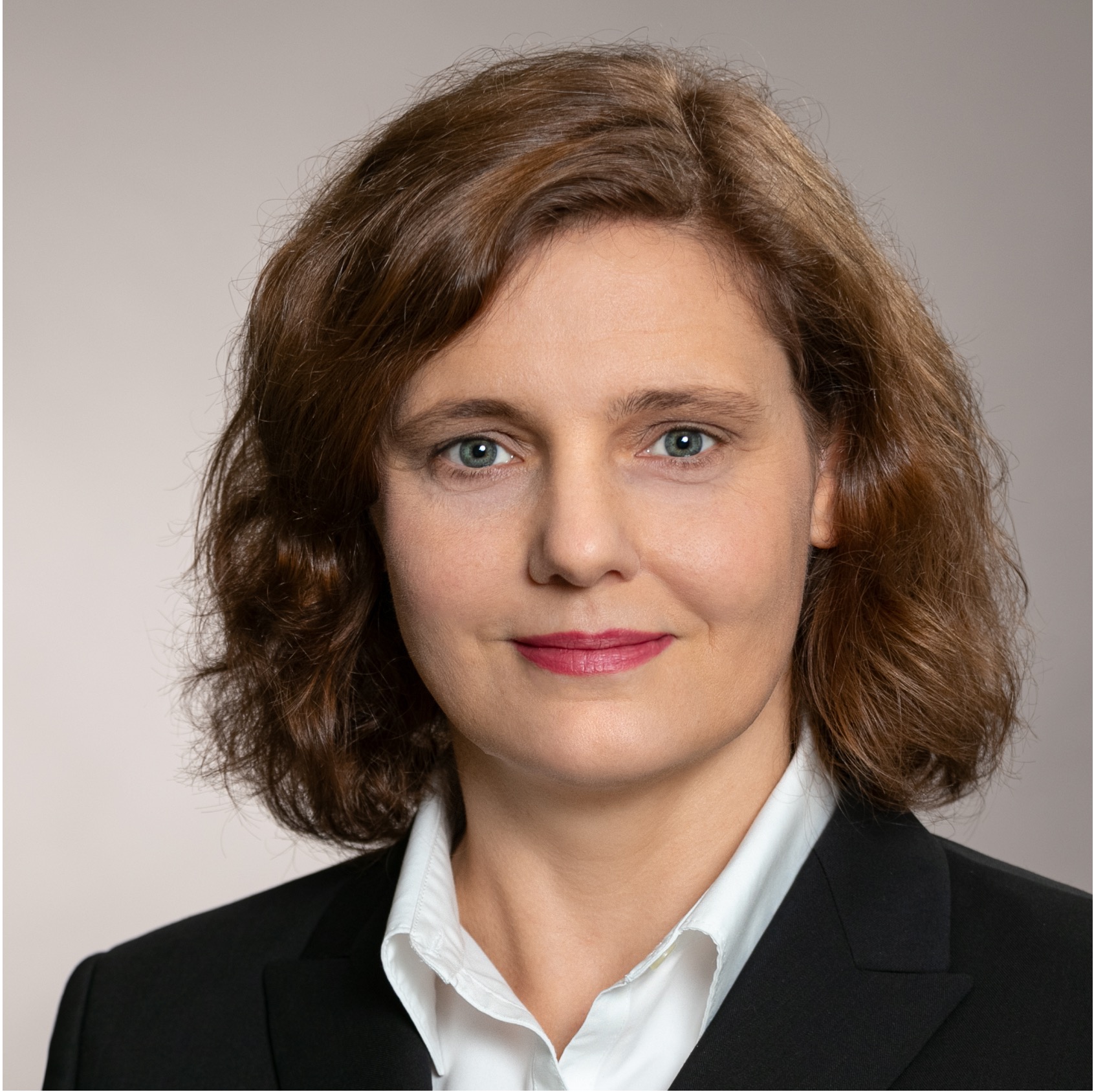 Porträtfoto von Dr.-Ing. Tanja Schaaf