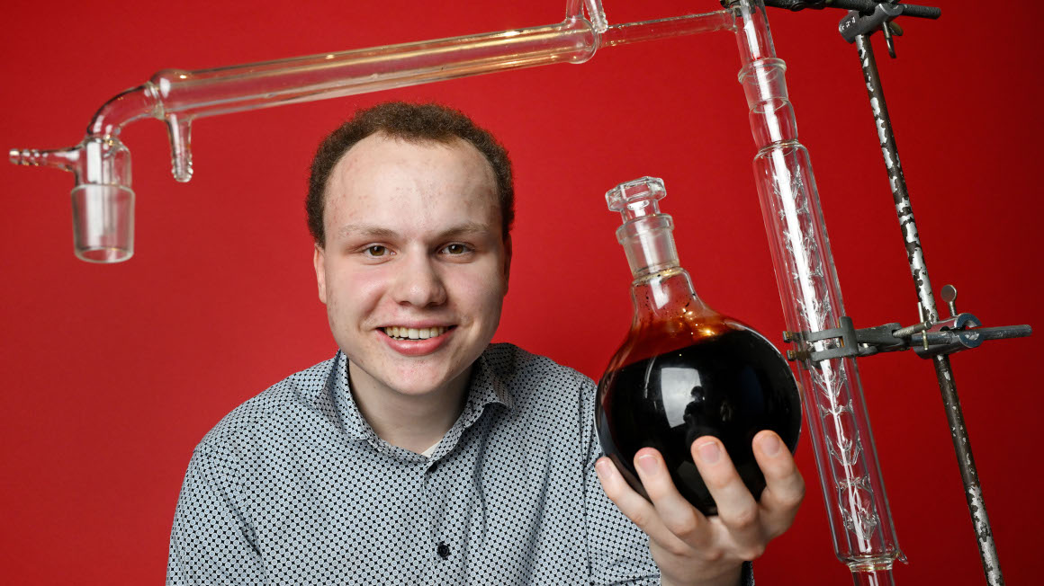 Ben Eumann vom Dietrich-Bonhoeffer-Gymnasium erhielt den Bundespreis im Fachbereich Chemie beim Bundeswettbewerb "Jugend forscht" 2024 im fachbereich Chemie