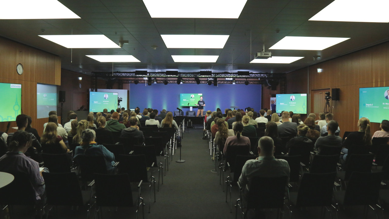 Zukunftsperspektive Bioökonomie Blick ins Plenum