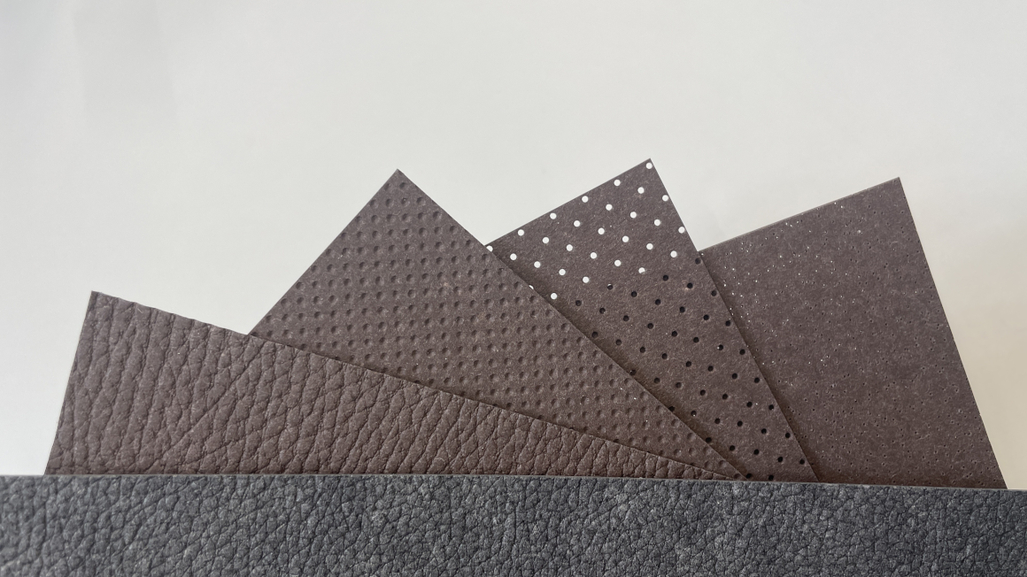 Mit der Förderung der DBU konnte das Startup Revoltech seine Lederalternative mit verschiedenen Oberflächen, Stärken und Farben optimieren. Dadurch ist das Material in vielen verschiedenen Branchen verwendbar.