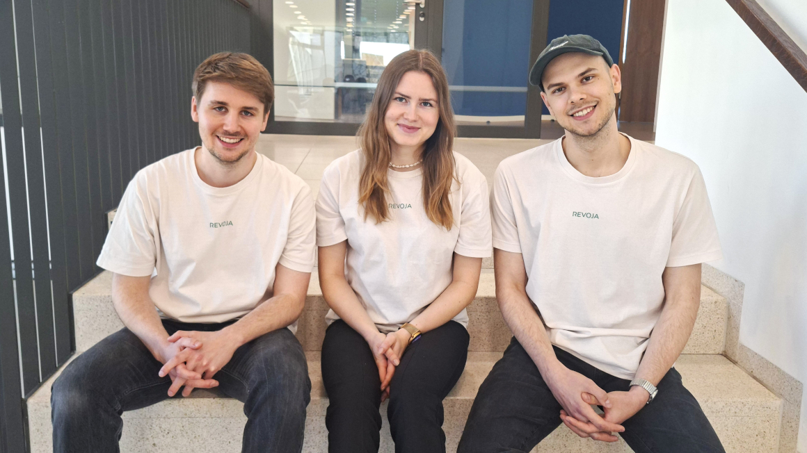 Nino Griebel, Sonja Kricheldorf und Phillip Kaapke (v. l. n. r.) sind das Team von Revoja.