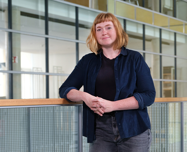 Portrait Charlett Wenig im MPI Potsdam Golm