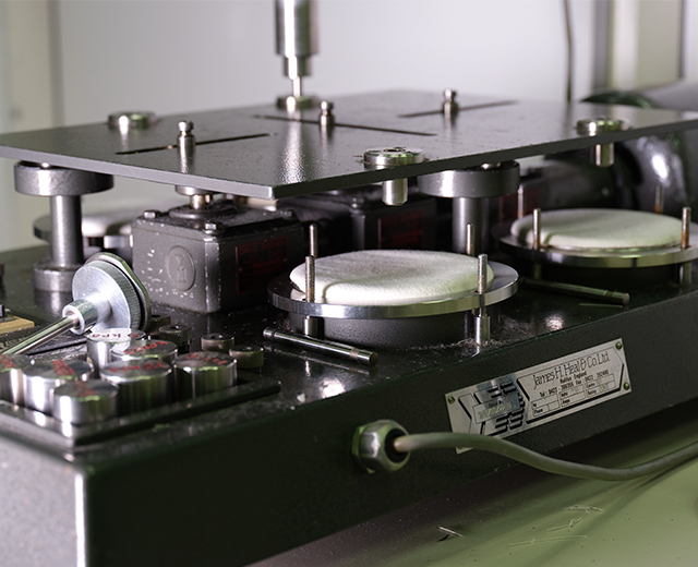 Revoltech Prüfmaschine für Druckbelastung von Material Lovr