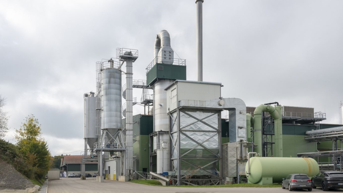 In der Phosphorrecyclinganlage der Firma Emter im oberbayerischen Altenstadt werden künftig 15.000 Tonnen Dünger mit dem R-Rhenania-Verfahren hergestellt. Es handelt sich damit um die bundesweit größte Anlage dieser Art.