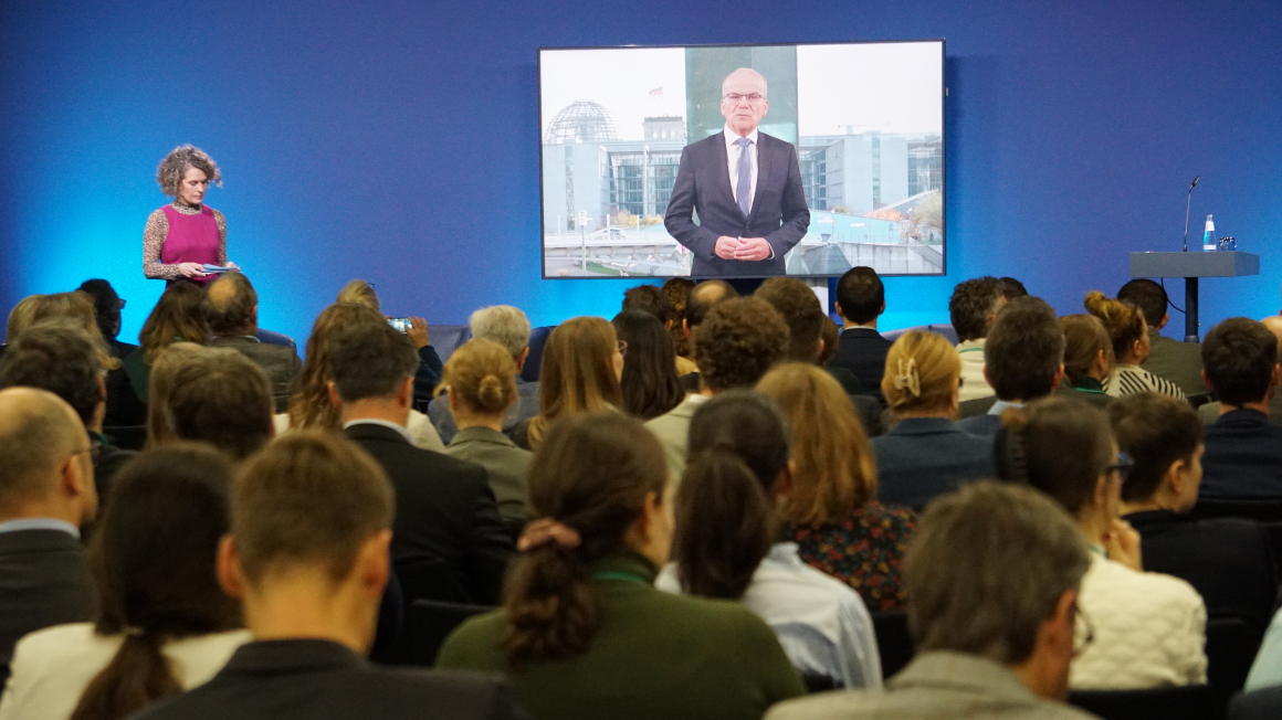 BioKI-Konferenz: BMBF Staatssekretät Rolf-Dieter Jungk