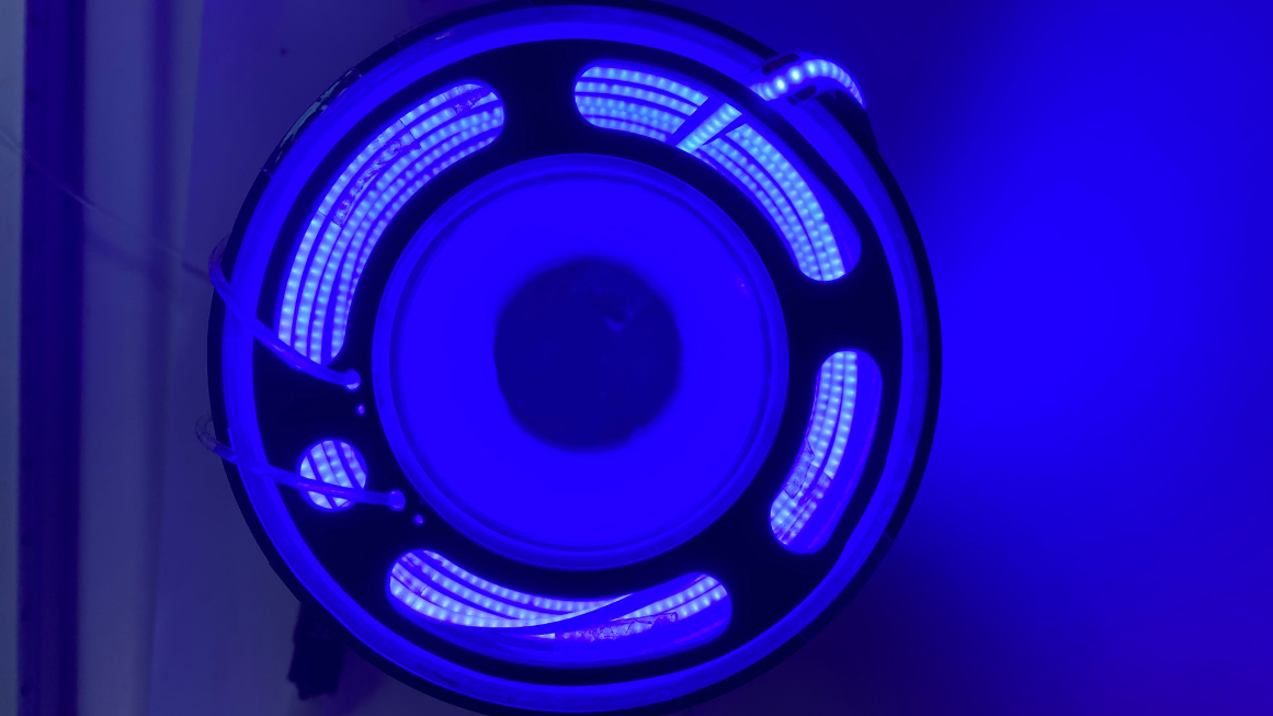 Skalierbarer, beleuchteter Photoflow-Reaktor am MPI-KOFO. 