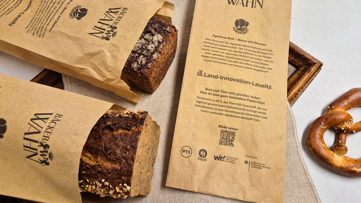 Roggenbrot auf Agroforstanbau in Tüten aus Getreidestroh