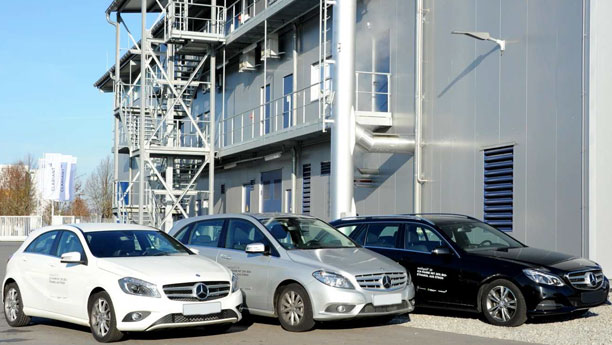 In der Bioraffinierie-Pilotanlage in Straubing wird das Bioethanol hergestellt, mit dem später die Testfahrzeuge betankt werden.