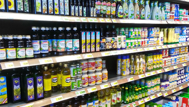 Supermarkt oder Bioladen? - Mit einem Maßnahmepaktet will die Bundesregierung die Verbraucher in Richtung Nachhaltigkeit lenken. 
