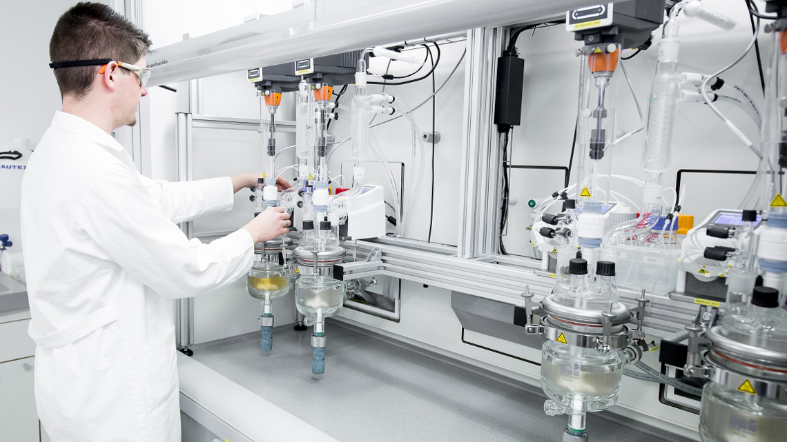Rostocker Chemiker und die Greifswalder Firma Enzymicals haben ein neues Verfahren mit Leber-Enzymen als Biokatalysatoren entwickelt. 