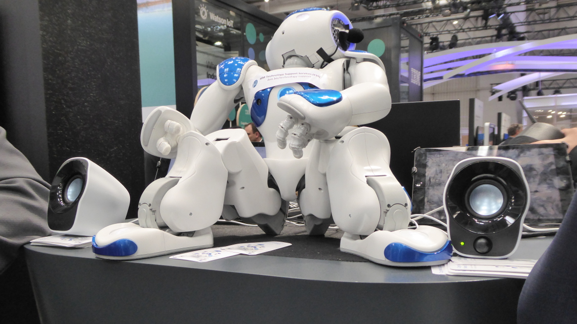Der Roboter von IBM-Watson war ein Besuchermagnet auf der Hannovermesse. Auch Evonik setzt künftig auf die Hilfe der künstlichen Intelligenz.