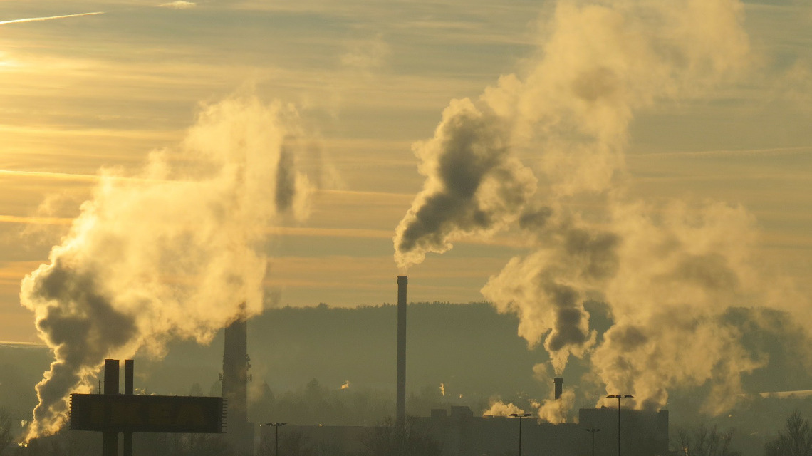 Das klimaschädliche Kohlendioxid könnte bald schon als industrieller Rohstoff Karriere machen.