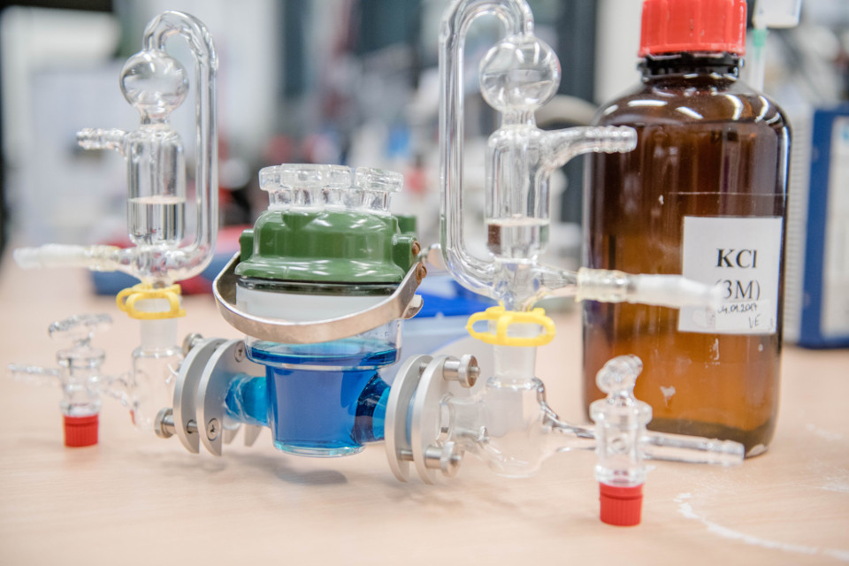 Elektrochemiker aus Bochum und Mülheim an der Ruhr haben ein Polymer entwickelt, dass die Effizienz von Biobrennstoffzellen verachtfacht.