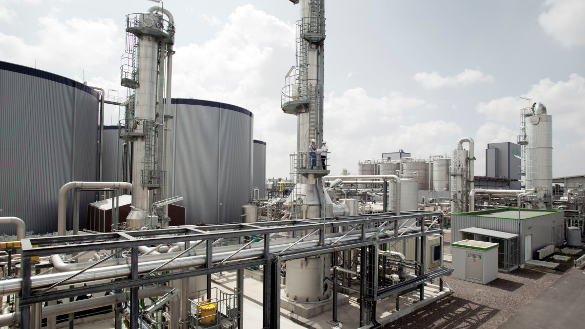 Am Unternehmenssitz in Zörbig stellt die Verbio AG Bioethanol zur Beimischung in Benzin her. Nun wird auch Desinfektionsmittel produziert. 
