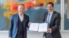 Partnerschaft mit TUM Venture Labs besiegelt: Prof. Klaus Josef Lutz (l.) und Prof. Thomas F. Hofmann bei der heutigen Vertragsunterzeichnung in München.