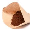 Filtertüte gefüllt mit Kaffee