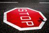 Bremsspuren Stopschild Bremsspuren Stopschild